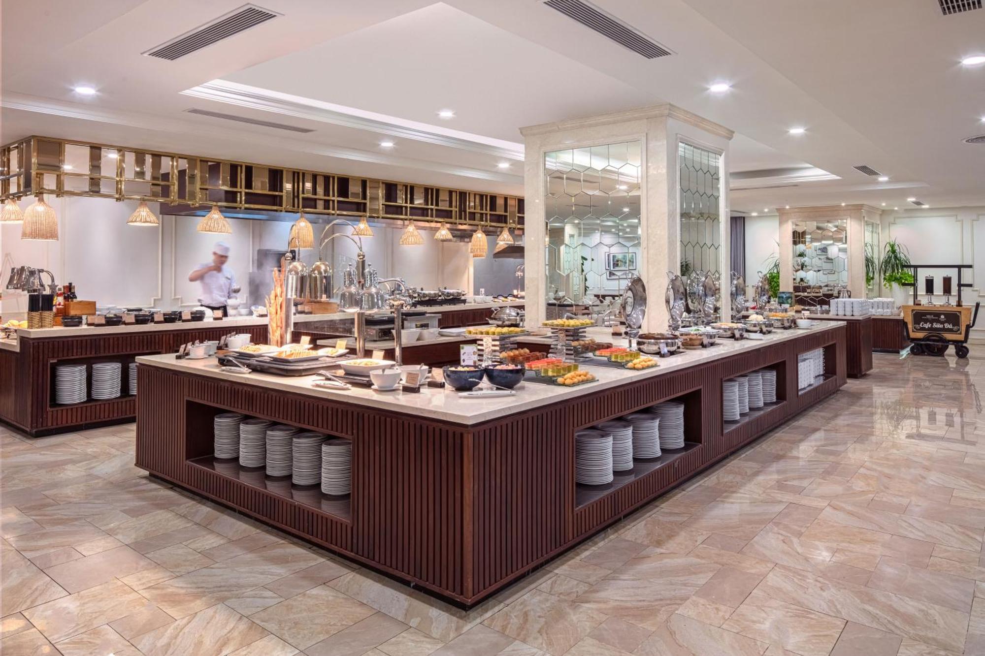 วินเพิร์ล คอนโดเทล ริเวอร์ฟรอนต์ ดานัง ภายนอก รูปภาพ The buffet at the hotel