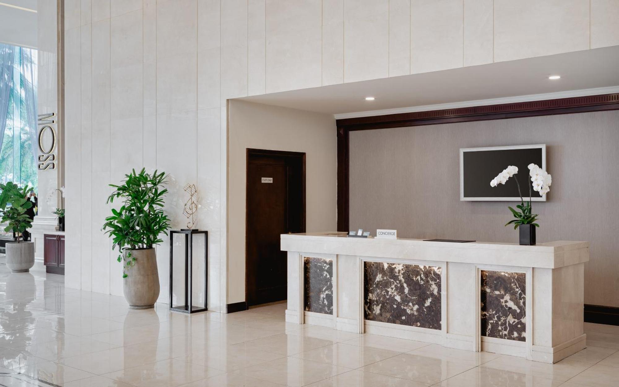 วินเพิร์ล คอนโดเทล ริเวอร์ฟรอนต์ ดานัง ภายนอก รูปภาพ Reception desk